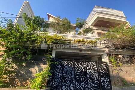 Dijual Rumah 2 Unit Jadi 1 Beserta Kost-kostan Area Bebas Banjir di Taman Mini Jakarta Timur