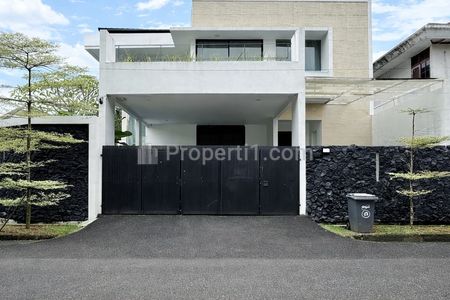 Jual Rumah Dalam Komplek di Lebak Bulus, Jakarta Selatan - Ada Kolam Renang & Parkir Luas