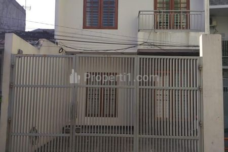 Jual Rumah di Jalan Alpukat 13/463 Tanjung Duren Utara Jakarta Barat - Luas Bangunan 198 m2, Luas Tanah 96 m2