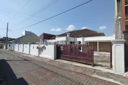 Jual Rumah Klasik Murah Tanah Luas di Jl. Kaliurang Km 7 Sleman Yogyakarta - Dekat UGM, PAKUWON, AL AZHAR AYWS