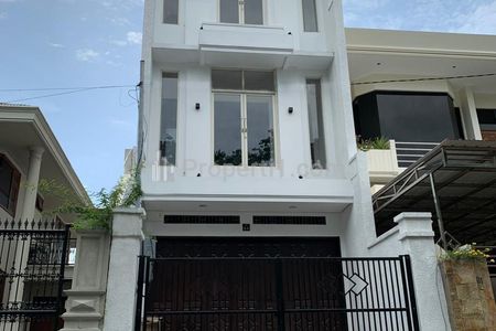 Dijual Rumah 3,5 Lantai di Satelit Barat, Kota Surabaya