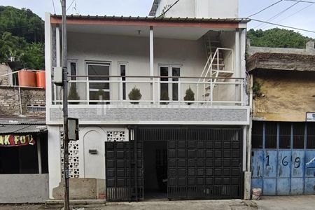 Dijual Rumah Terawat Semi Furnish di Main Road Jalan Kerkof Kota Cimahi