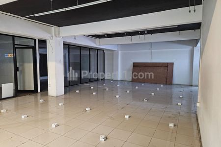 Sewa Ruko Gandeng Besar Bisa untuk Cafe dan Kantor Dekat RCTI di Kebon Jeruk, Jakarta Barat