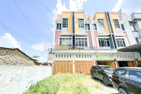Dijual Ruko 3 Tingkat Kondisi Kosong di Jalan Menteng Raya - Medan