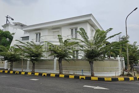 Jual Rumah Mewah dan Luas Posisi Hook di Taman Hijau J11, Kembangan, Jakarta Barat