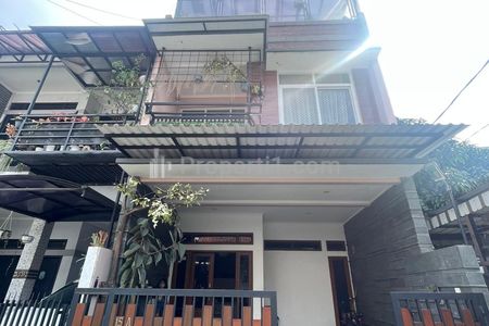 Dijual Murah Rumah 3 Lantai Siap Huni Dekat UPI & POLBAN Bandung – 980 Juta