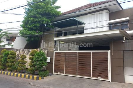 Dijual Rumah 2 Lantai di Dharmahusada Indah Barat, Surabaya