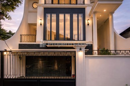 Jual Rumah Brand New American Classic di Cipete, Cilandak, Jakarta Selatan - Swimming Pool & Hadap Selatan