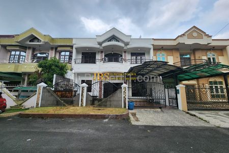 Jual Rumah Siap Huni 3 Tingkat di Komplek Padang Golf Mansion - Medan
