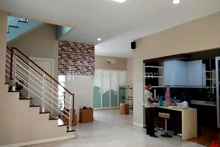 Dijual Rumah Mewah 2 Lantai di Gading Orchard Ebony, Cocok Hunian & Investasi Kesempatan Langka!
