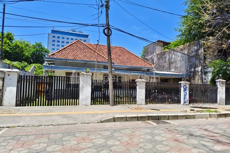 Sewa Rumah Vintage Dekat HOKKY Bambu Runcing di Embong Sawo, Pusat Kota Surabaya 