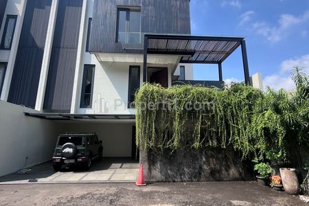 Jual Rumah Dalam Townhouse di Cilandak, Jakarta Selatan - 3 Kamar Tidur, Furnished & Ada Kolam Renang