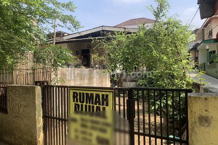 Dijual Rumah Second Strategis Selangkah ke Stasiun Kereta Api Depok