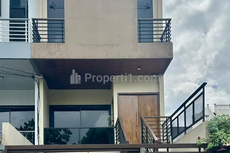 Dijual Rumah Modern Bagus Baru Renovasi di Pondok Bambu Jakarta Timur