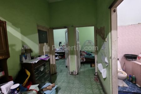 Dijual Rumah Lama di Cawang Jakarta Timur Luas Tanah 702m2, Jalan Lebar, Lokasi Strategis