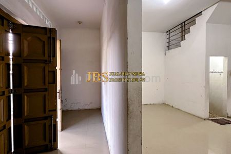 Dijual Rumah 2,5 Tingkat  Kondisi Siap Huni Jalan Nangka/Jl. Adam Malik Medan