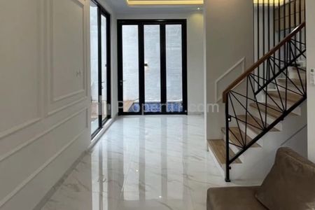 Jual Rumah Mewah Cipedak, Jagakarsa, Jakarta Selatan, Murah, Ada Rooftop, Model Scandinavian, Security 24 Jam, Bebas Banjir