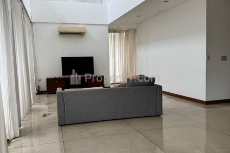 Sewa Rumah Dalam Townhouse di Kemang, Jakarta Selatan - Private Pool & Mini Garden