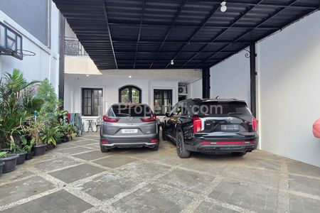 Dijual Rumah Siap Huni dengan Private Pool di Duren Sawit Jakarta Timur