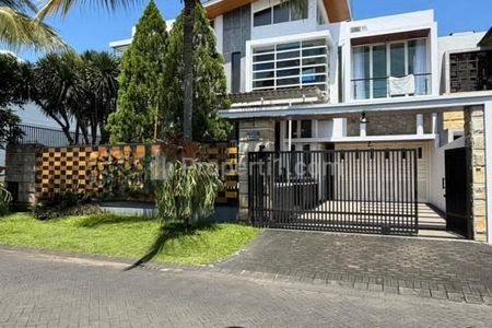 Dijual Rumah Baru + Kolam Renang di Araya Malang