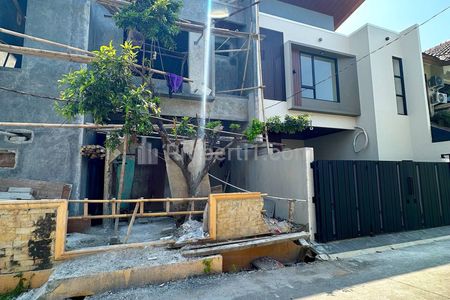 Dijual Rumah Tropical Modern Lokasi Dekat Rawamangun, Pulo Gadung, Jakarta Timur