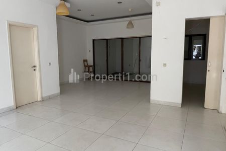 Disewakan Rumah Bagus 2 Lantai Minimalis Modern Cantik Semi Furnished Siap Huni di Cluster Zebrina Jakarta Garden City, Jakarta Timur