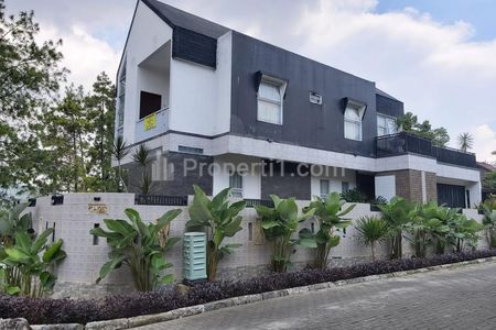 Dijual Rumah Hook Luas dan Mewah dekat Masjid DT Aa Gym Gegerkalong Girang Bandung