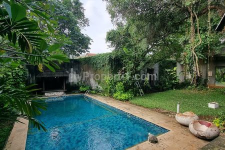 Sewa Rumah di Pejaten Barat, Jakarta Selatan - 5 Kamar Tidur & Ada Kolam Renang