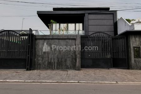 Dijual Rumah Mewah Full Furnished Private Kolam Renang di Komplek Billymoon Pondok Kelapa Jakarta Timur