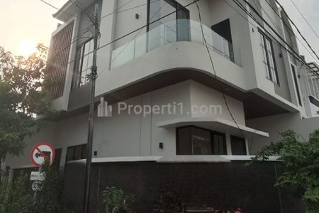 Dijual Rumah New Baru Hook 2 Lantai di Rungkut Mapan, Surabaya Timur - Dekat Raya Merr, Kampus UPN, Akses Tol Tambak Sumur