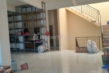 Jual Rumah Luas dan Tempat Usaha di Pondok Kacang Timur, Pondok Aren, Tangerang Selatan, Banten