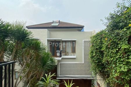 Disewakan Compound House di Kemang Jakarta Selatan, Luas Tanah 550m2, Ada Kolam Renang STD465