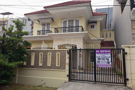Disewakan Rumah Bagus Besar Siap Huni di Harapan Indah Cluster Taman Puspa Bekasi