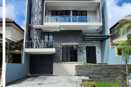 Disewakan Rumah Baru Gress Citraland Fullerton Place Surabaya Barat - Spesial 5+1 Kamar Tidur Plus Garasi Carport 3 Mobil Luas Dekat Sekolah Ciputra