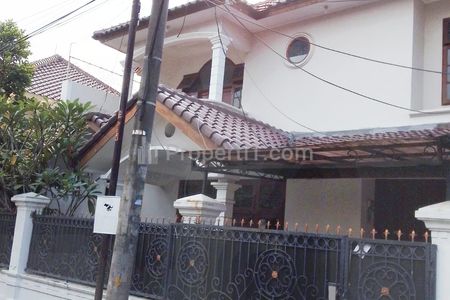 Disewakan Rumah 2 Lantai Dalam Komplek di Cinere, Depok