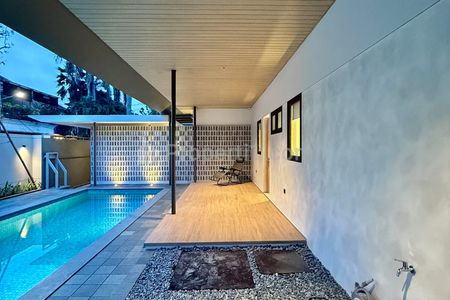 Jual Rumah 1 Lantai di Kebayoran Baru, Jakarta Selatan Dekat SCBD - 4+3 Kamar Tidur & Ada Kolam Renang