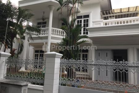 Disewakan Harga Terjangkau Rumah di Kuningan Jakarta Selatan - 4+1BR Furnished