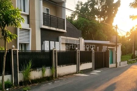 Jual Rumah Tinggal & Ruang Usaha Strategis di Tepi Jalan Utama Purwomartani Kalasan Sleman Yogyakarta 