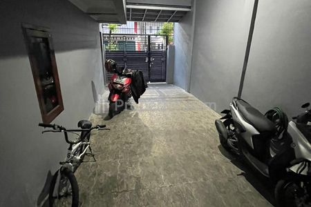 Dijual Rumah 3 Lantai – Kompleks DKI Sunter Jaya, Jakarta Utara Luas • Strategis • Cocok untuk Keluarga Besar