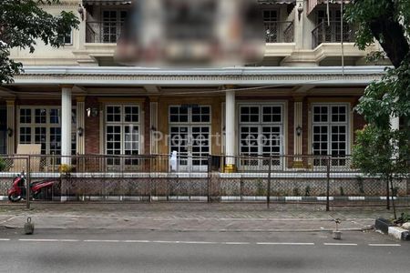 Jual Bangunan Tempat Usaha Komersial Hook di Kebayoran Baru Jakarta Selatan