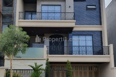 Dijual Rumah 3 Lantai Baru Siap Huni Full Furnished di North Emerald Mansion Citraland Surabaya