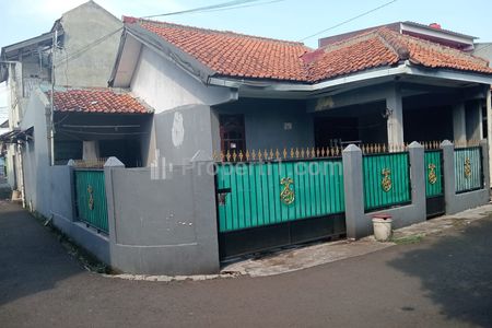 Jual Rumah Hook, 87/118, SHM, Dekat Perum Villa Bogor, Strategis