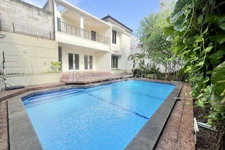 Dijual Murah Rumah Ada Kolam Renang di Kemang Barat Jakarta Selatan