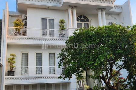 Dijual Rumah Furnished Pakuwon Indah Surabaya Barat Classic Modern Split Level REV.A650