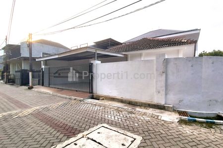 Dijual Rumah Hook Tanah Besar Carport 3 Mobil Pondok Tjandra Chandra Waru Sidoarjo REV.A719