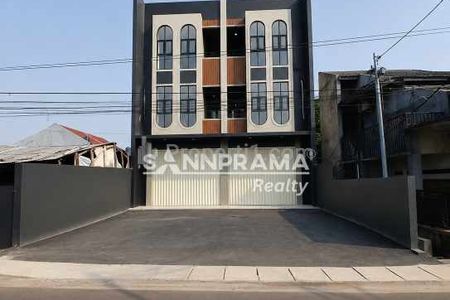 Dijual Ruko 3 Lantai Strategis di Srengseng Sawah Jakarta Selatan
