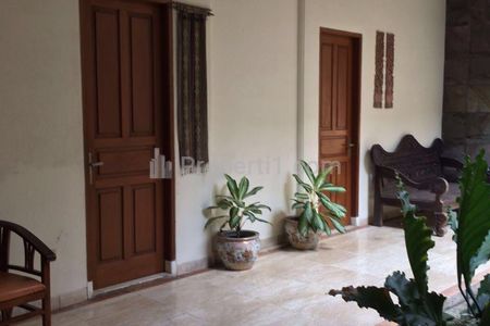 Jual Rumah Hook Mewah dengan Pool di Gudang Peluru, Kebon Baru, Tebet, Jakarta Selatan