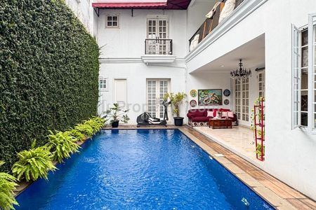 DIJUAL RUMAH HOEK TERAWAT SIAP HUNI DI KEBAYORAN LAMA, JAKARTA SELATAN