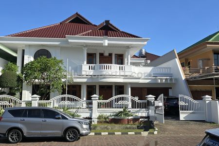 Dijual Rumah Taman Hunian Satelit Dekat Lapangan Tennis, Cluster Elit di Surabaya
