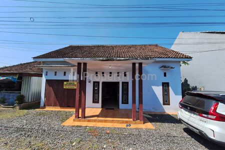 Dijual Rumah Lokasi Bagus Belakang RSUD Jatiroto Lumajang, Luas Tanah 339m2, Cuma 700 Jutaan